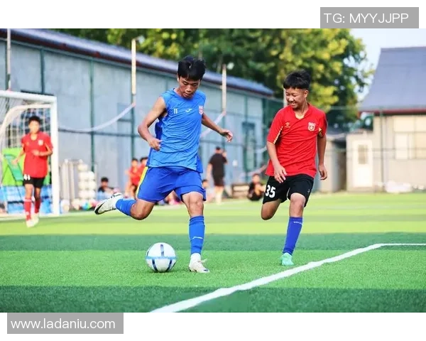 足球巨星畅游长城 展现中国文化魅力与运动精神交融 足球巨星畅游长城 展现中国文化魅力与运动精神交融