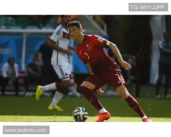 足球明星女友倾情代言，见证魅力与时尚的完美融合